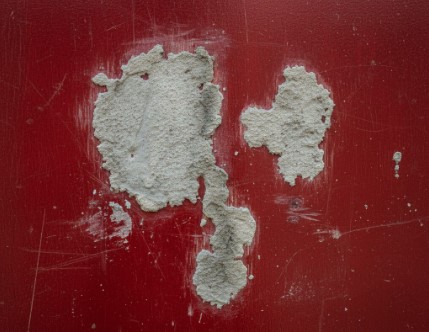 Concrete residue stuck on shuttering plywood surface